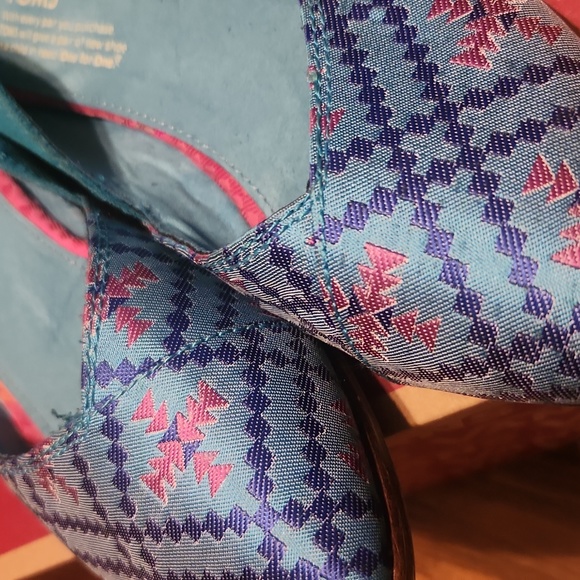 Shoes - Picture 2 of 4